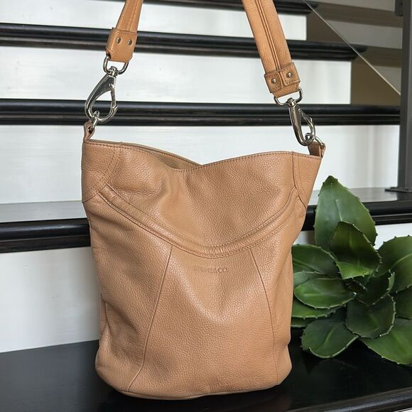Stone Mountain Genuine Leather Shoulder Bag Purse Neutral bucket Soft Like New - Picture 1 of 10